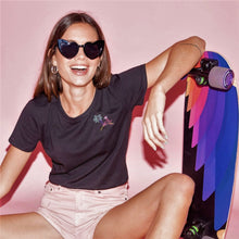 Load image into Gallery viewer, 🦩 Retro Flamingo Black T-Shirt - Woman | Glows in the dark