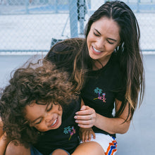 Load image into Gallery viewer, 🦩 Retro Flamingo Black T-Shirt - Woman | Glows in the dark